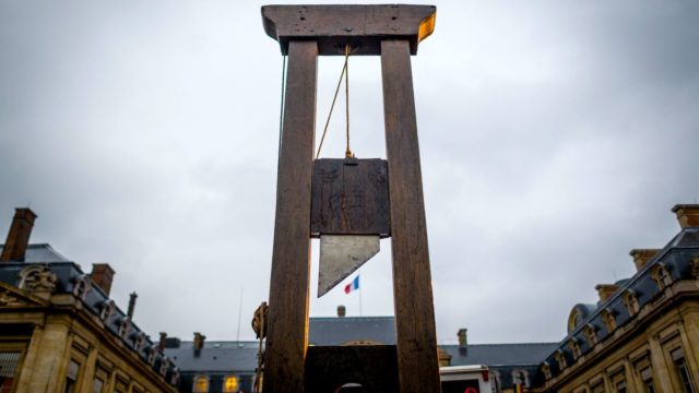 guillotine